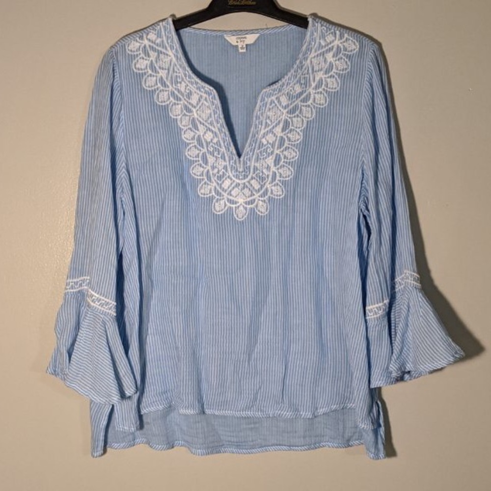 3/$15 Crown & Ivy blue & white pinstriped blouse
